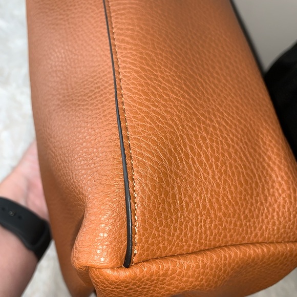 SOLD!!!NWT Bundle of 2 Steve Madden B
Parker shoulder bags - Picture 10 of 16